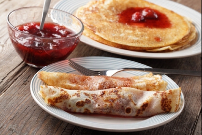 recette-e17089-crepes-et-confiture-de-fruits-rouges