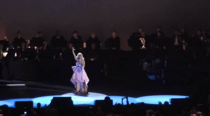 Lady Gaga sings La Vie en Rose